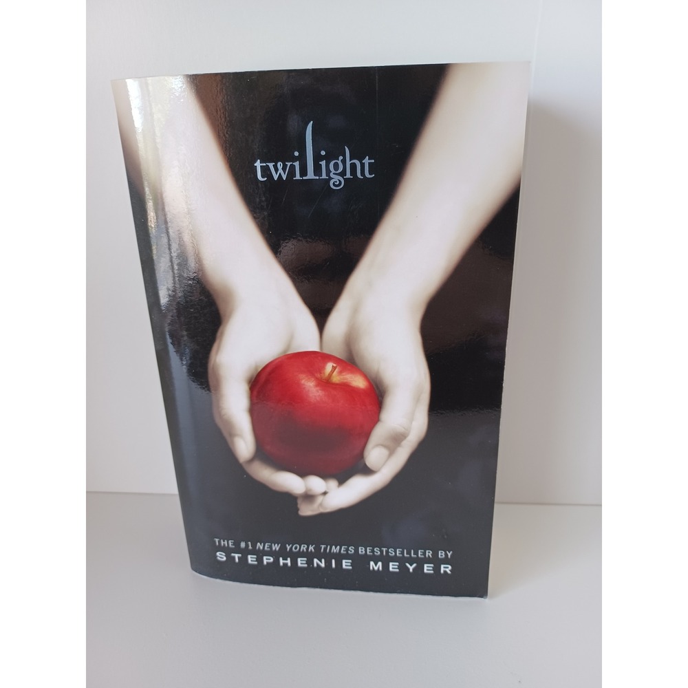Twilight By Stephenie Meyer Book Vampires Fiction Reading